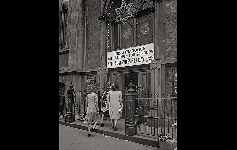 A synagogue on West 23rd Street stays open round-the-clock.