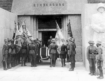 hindenburg-burial.jpg