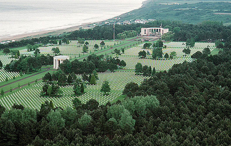 A wider view of the Cemetery, which contains the graves of 9,386 Americans, most of whom were killed during the D-Day landings and subsequent operations.