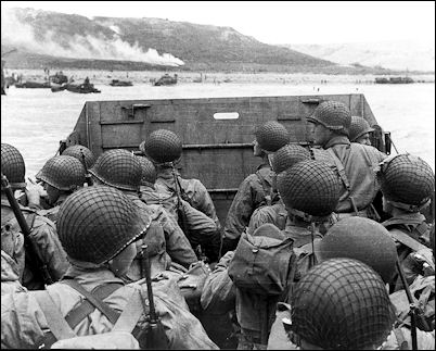 http://www.historyplace.com/worldwar2/defeat/d-day-invasion-troops-land.jpg